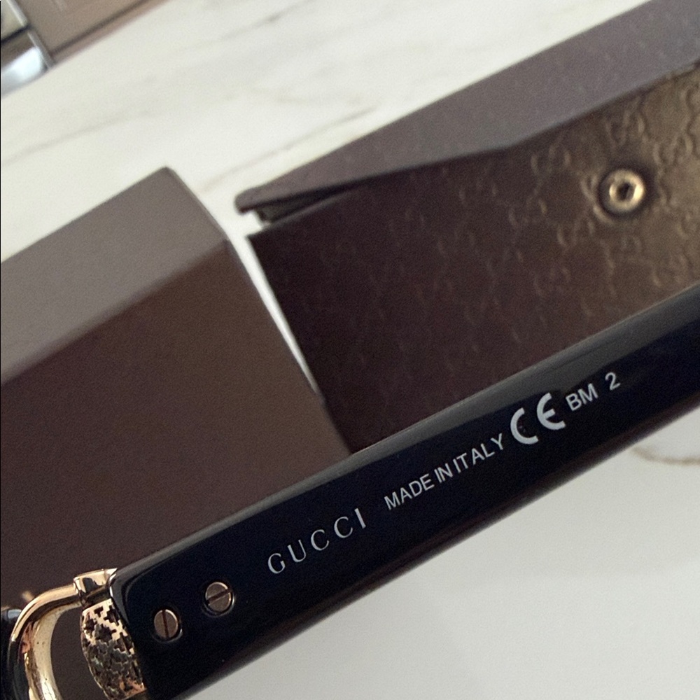Gucci Black and Gold Sunglasses - Picture 6 of 9